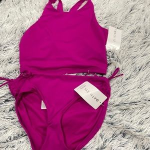 Athleta conscious crop set size medium.